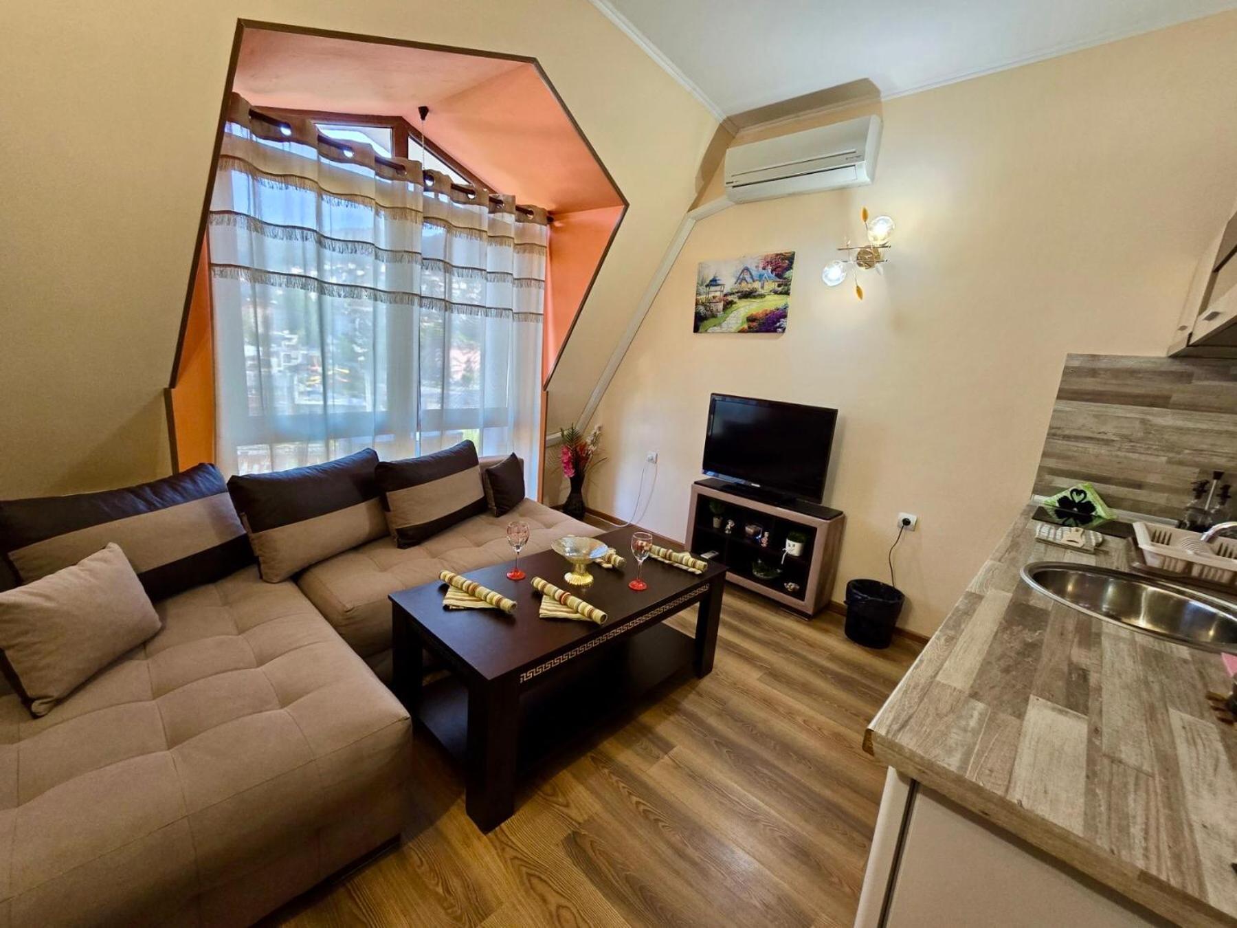 лили Apartment *
